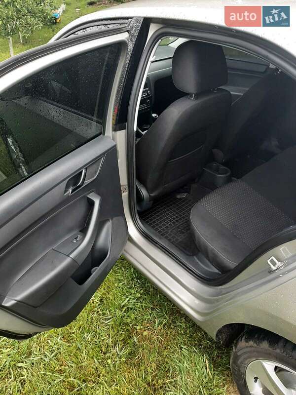 Лифтбек Skoda Rapid 2013 в Фастове