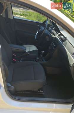 Лифтбек Skoda Rapid 2013 в 