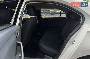 Лифтбек Skoda Rapid 2013 в 