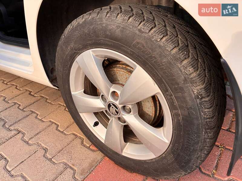 Лифтбек Skoda Rapid 2013 в Хусте
