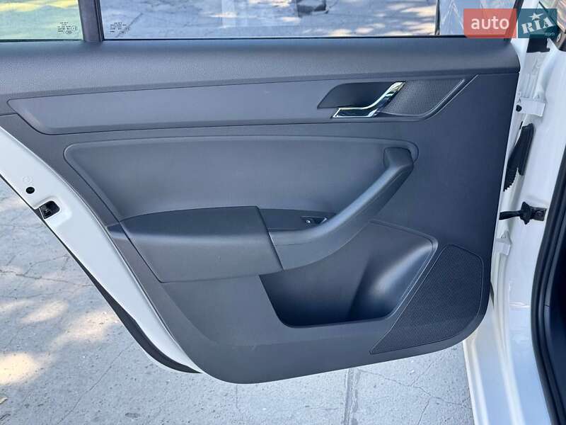 Лифтбек Skoda Rapid 2013 в Днепре