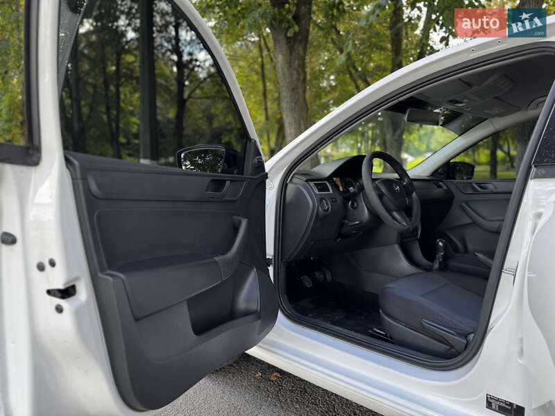 Хэтчбек Skoda Rapid 2015 в Киеве