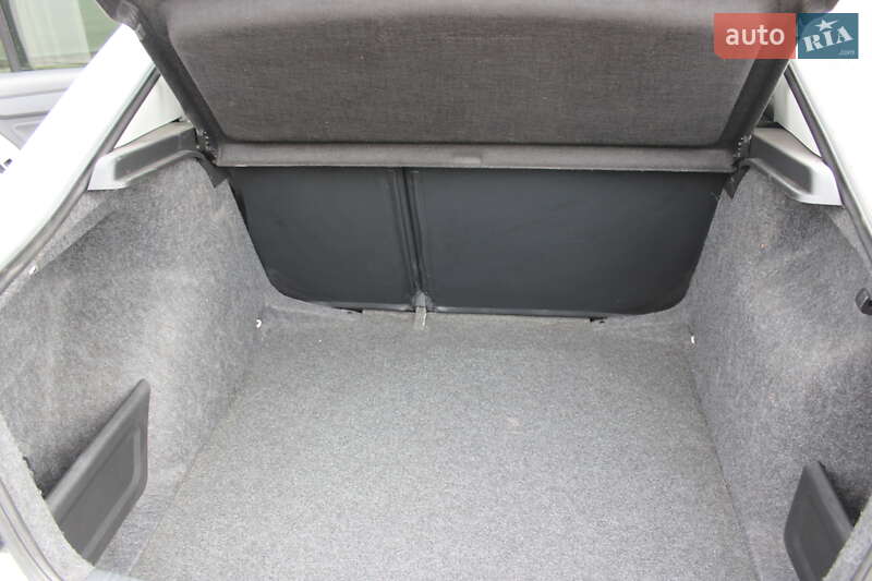 Лифтбек Skoda Rapid 2013 в Днепре фото 14 Лифтбек Skoda Rapid 2013 в Днепре