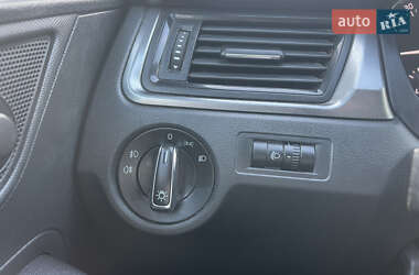 Ліфтбек Skoda Rapid 2015 в  фото 12 Ліфтбек Skoda Rapid 2015 в