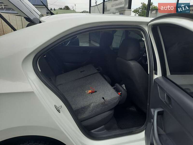 Лифтбек Skoda Rapid 2014 в Ровно фото 12 Лифтбек Skoda Rapid 2014 в Ровно