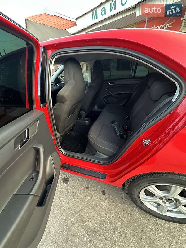 Лифтбек Skoda Rapid 2012 в Харькове фото 10 Лифтбек Skoda Rapid 2012 в Харькове