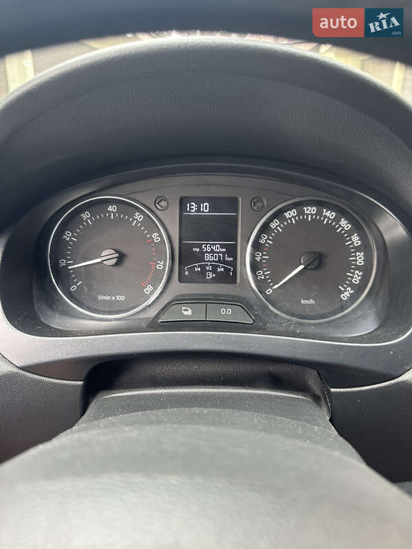 Ліфтбек Skoda Rapid 2013 в Дніпрі фото 6 Ліфтбек Skoda Rapid 2013 в Дніпрі