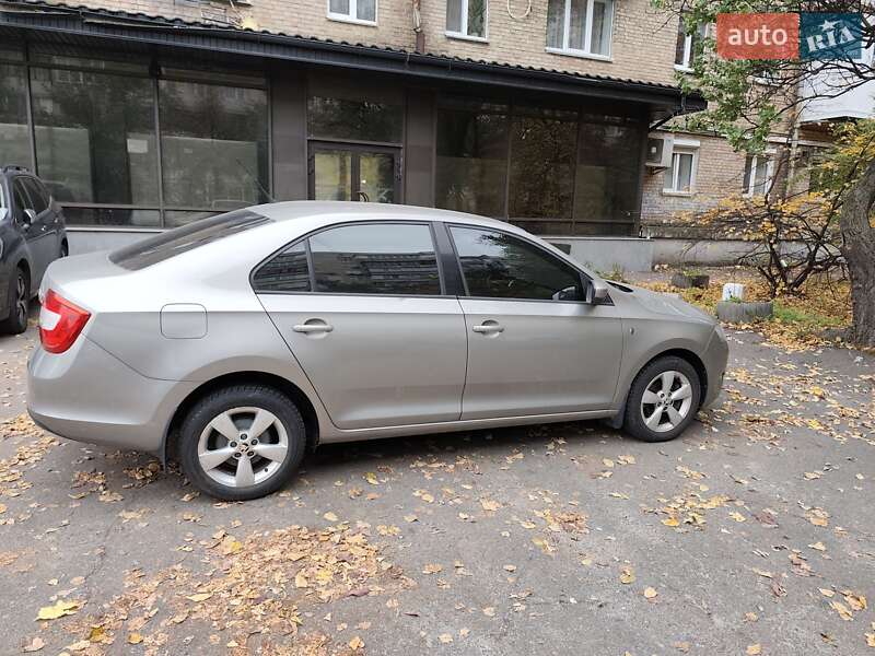 Хэтчбек Skoda Rapid 2014 в Киеве