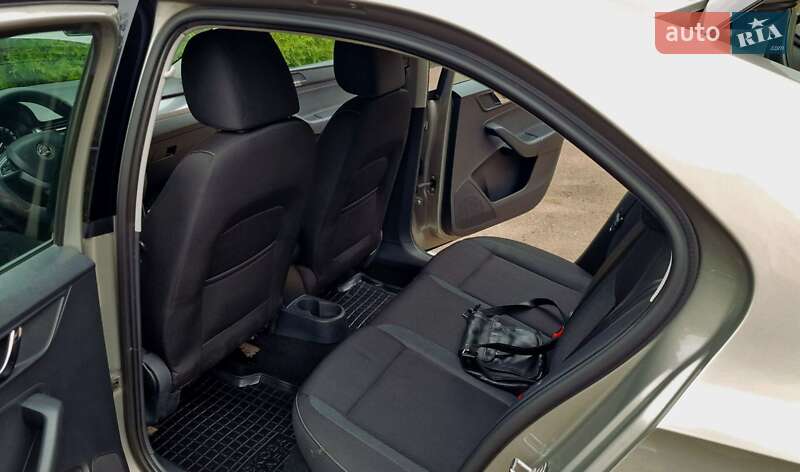 Лифтбек Skoda Rapid 2013 в Песочине фото 29 Лифтбек Skoda Rapid 2013 в Песочине