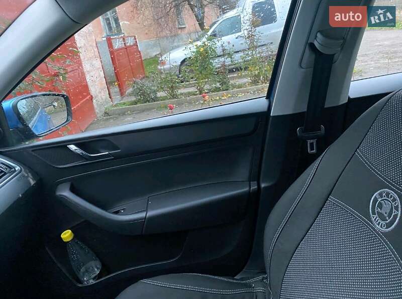 Хетчбек Skoda Rapid 2013 в Помічній