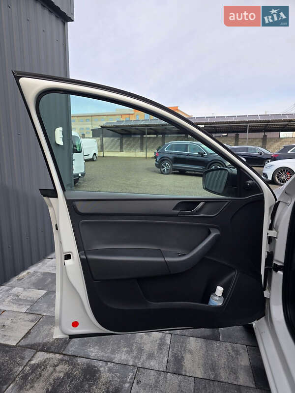 Хэтчбек Skoda Rapid 2015 в Луцке