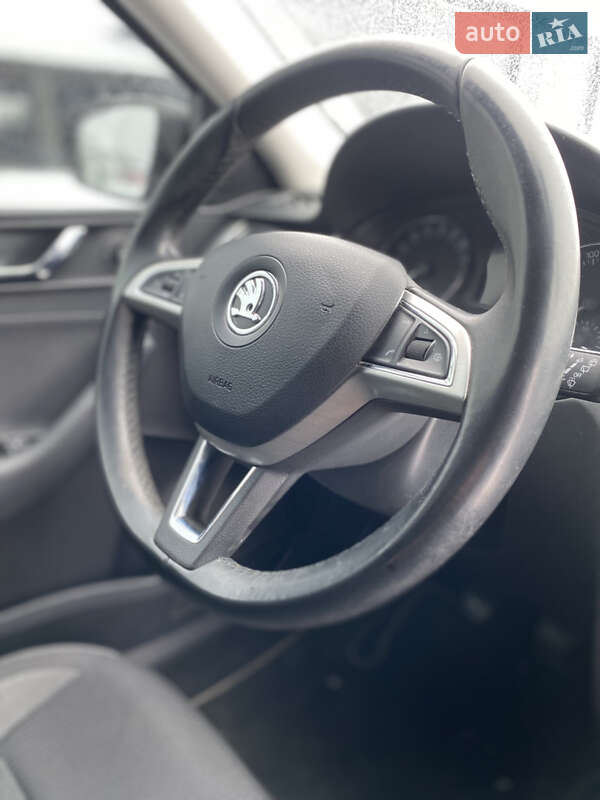 Лифтбек Skoda Rapid 2015 в Иршаве
