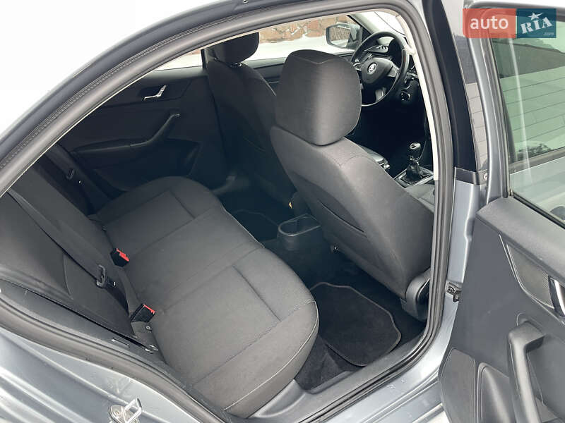 Лифтбек Skoda Rapid 2013 в Киеве фото 30 Лифтбек Skoda Rapid 2013 в Киеве