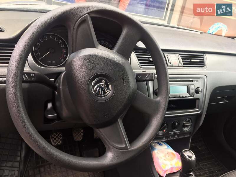 Лифтбек Skoda Rapid 2012 в Южном фото 6 Лифтбек Skoda Rapid 2012 в Южном