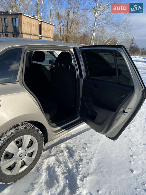 Хэтчбек Skoda Rapid 2014 в Чернигове фото 7 Хэтчбек Skoda Rapid 2014 в Чернигове