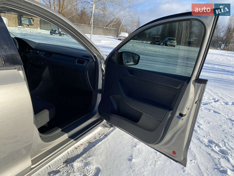 Хэтчбек Skoda Rapid 2014 в Чернигове фото 11 Хэтчбек Skoda Rapid 2014 в Чернигове