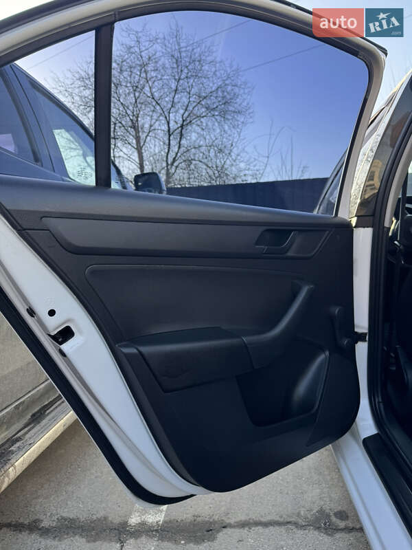 Лифтбек Skoda Rapid 2013 в Днепре