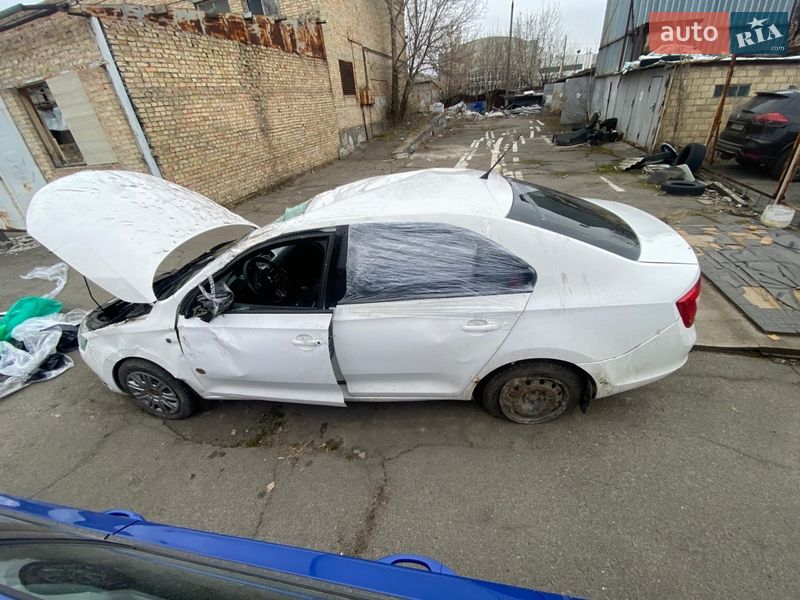 Лифтбек Skoda Rapid 2013 в Киеве фото 7 Лифтбек Skoda Rapid 2013 в Киеве