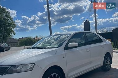 Лифтбек Skoda Rapid 2013 в Долине
