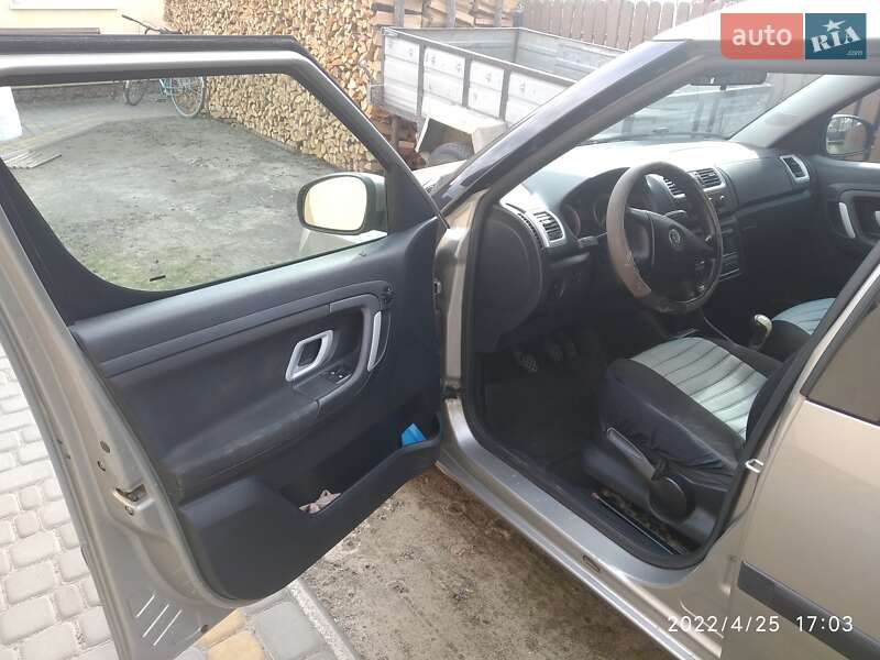 Микровэн Skoda Roomster 2009 в Любешове