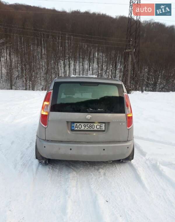 Мікровен Skoda Roomster 2008 в Сваляві