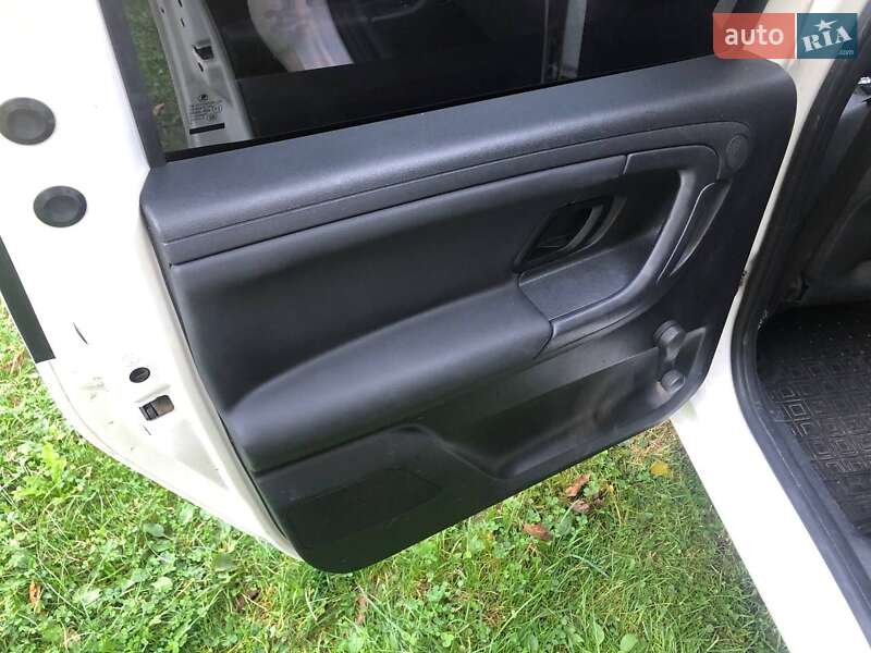 Микровэн Skoda Roomster 2014 в Луцке фото 15 Микровэн Skoda Roomster 2014 в Луцке