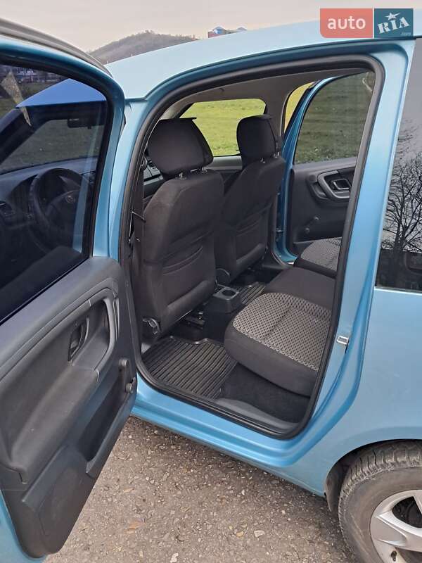 Микровэн Skoda Roomster 2010 в Мукачево