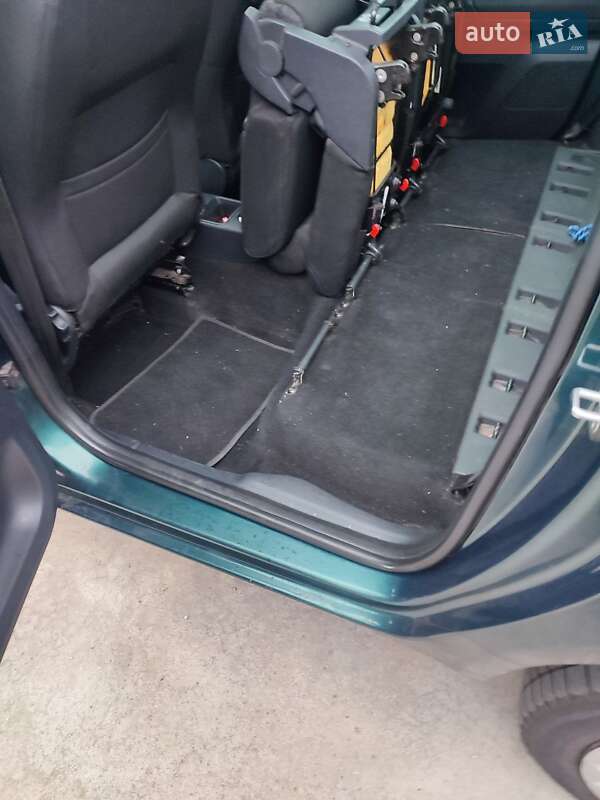 Skoda Roomster 2011