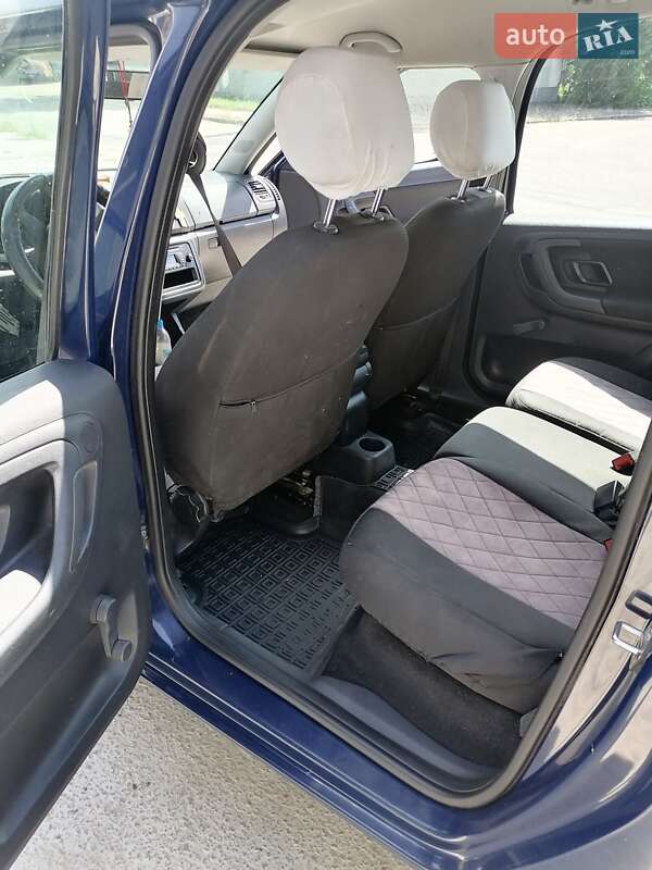 Микровэн Skoda Roomster 2012 в Коростене