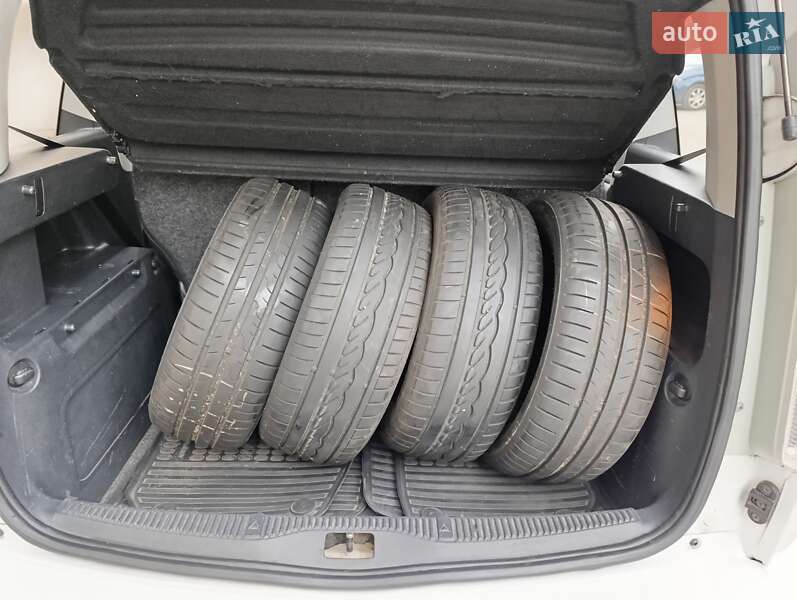 Микровэн Skoda Roomster 2014 в Черноморске