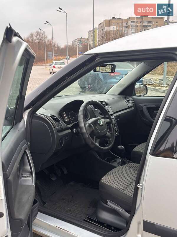 Микровэн Skoda Roomster 2010 в Львове