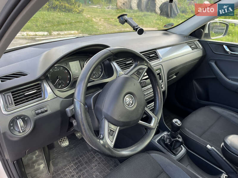 Хэтчбек Skoda Spaceback 2014 в Киеве фото 12 Хэтчбек Skoda Spaceback 2014 в Киеве