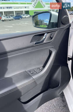 Хэтчбек Skoda Spaceback 2016 в 