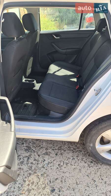 Хэтчбек Skoda Spaceback 2014 в Кривом Роге