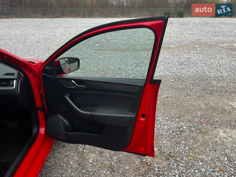 Хэтчбек Skoda Spaceback 2015 в Львове