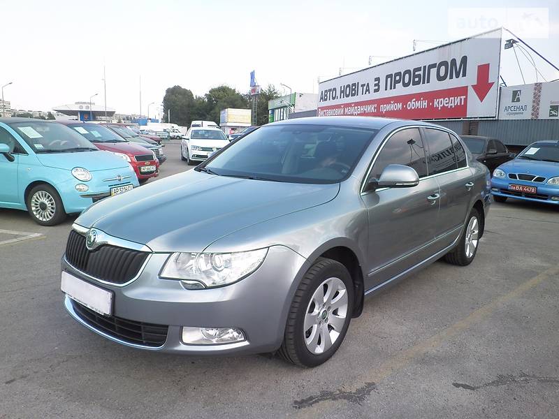 Седан Skoda Superb 2012 в 