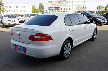 Седан Skoda Superb 2011 в Киеве