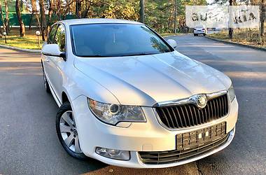 Седан Skoda Superb 2010 в Днепре