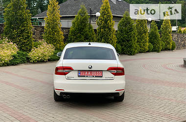 Седан Skoda Superb 2015 в Луцке