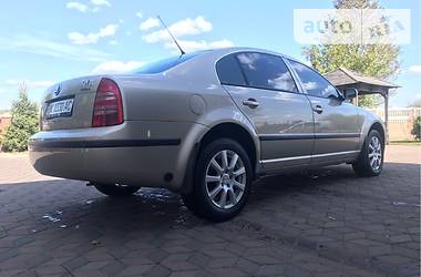 Седан Skoda Superb 2004 в Костополе