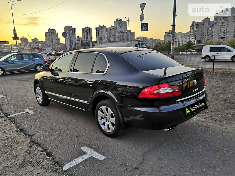 Седан Skoda Superb 2011 в Києві