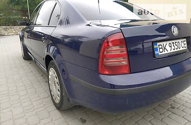 Седан Skoda Superb 2003 в Кременці