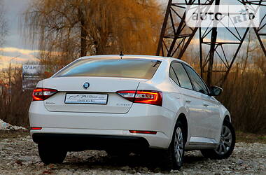 Седан Skoda Superb 2015 в Трускавце