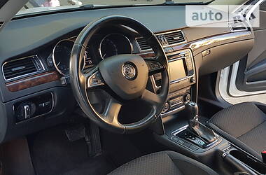 Седан Skoda Superb 2013 в 