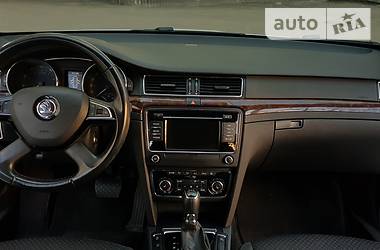 Седан Skoda Superb 2013 в 