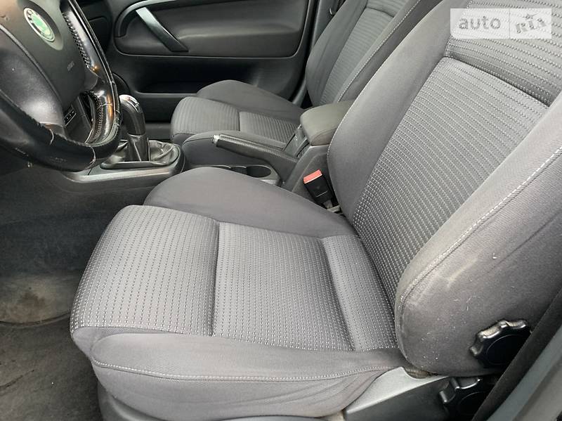 Седан Skoda Superb 2006 в Горішніх Плавнях