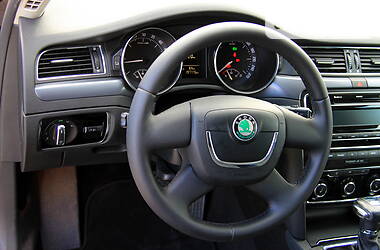 Седан Skoda Superb 2010 в 