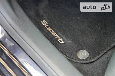 Седан Skoda Superb 2010 в 