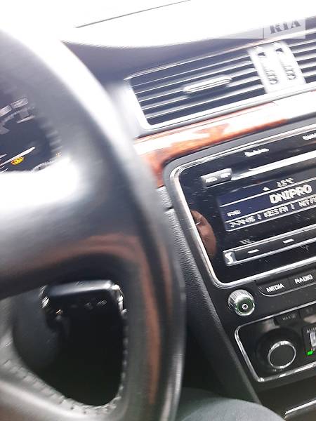 Седан Skoda Superb 2012 в Дніпрі