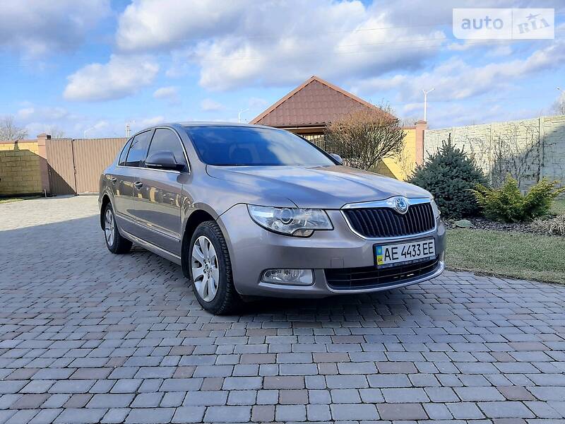 Седан Skoda Superb 2012 в Дніпрі